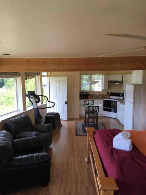 ג'ונו Kelli Creek Cottage - Reduced Price On Tours חדר תמונה