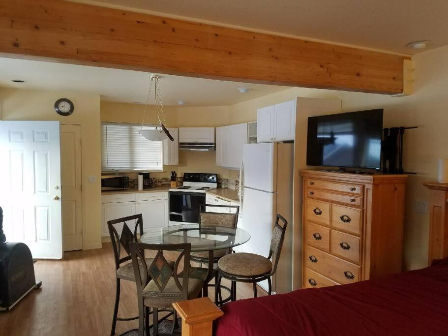 ג'ונו Kelli Creek Cottage - Reduced Price On Tours חדר תמונה